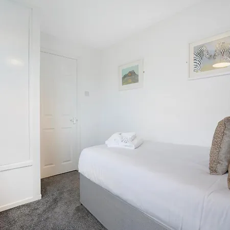 New! 3br In Traynor Square بيت للعطل