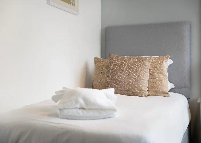 New! 3br In Traynor Square * كاتريك بريدج