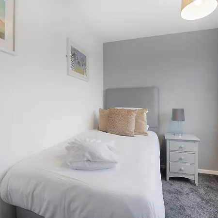 펜션 New! 3br In Traynor Square *