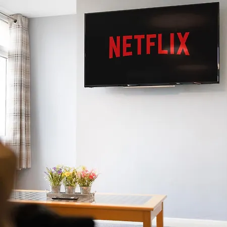 New! 3br In Traynor Square 캐터릭 브리지