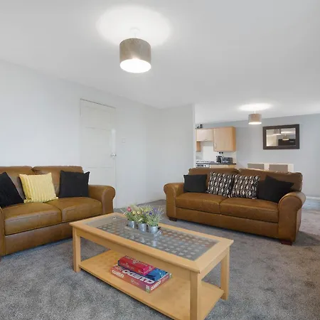 New! 3br In Traynor Square Holiday home