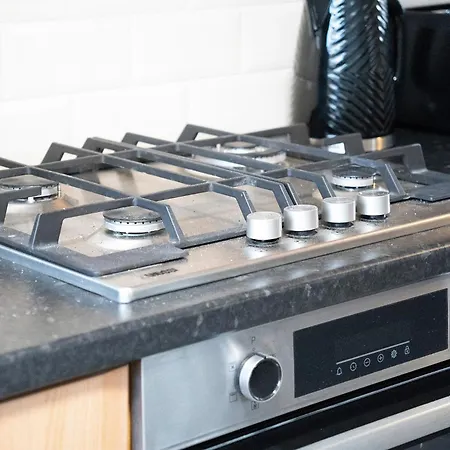 New! 3br In Traynor Square *