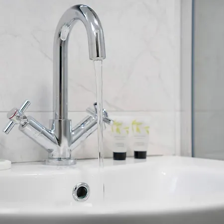 New! 3br In Traynor Square 캐터릭 브리지