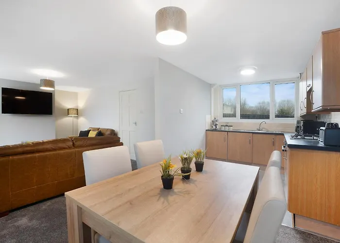 New! 3br In Traynor Square *