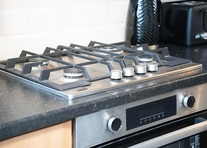 New! 3br In Traynor Square *